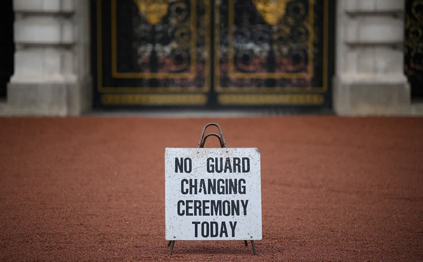 Queen Elizabeth: Traditional changing of the guard ceremony canceled – Religious leaders pray for her