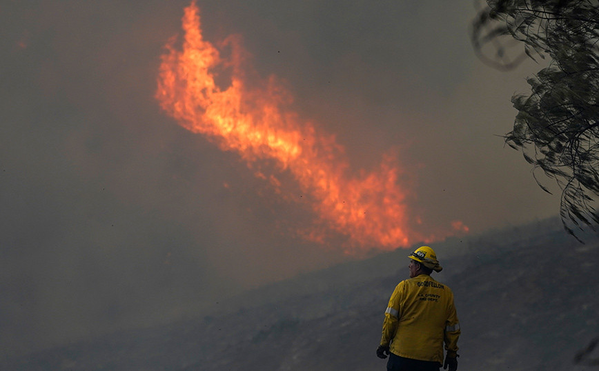 USA: Huge fire raging on the outskirts of Los Angeles doubled in size in less than 24 hours