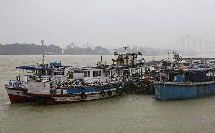 Bangladesh: At least 23 dead after ferry boat sinks in river