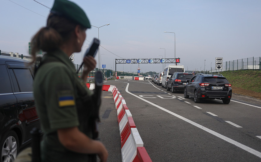 Ukraine: Queues of trucks have formed on the border with Poland – Vehicles moved one meter in eight hours