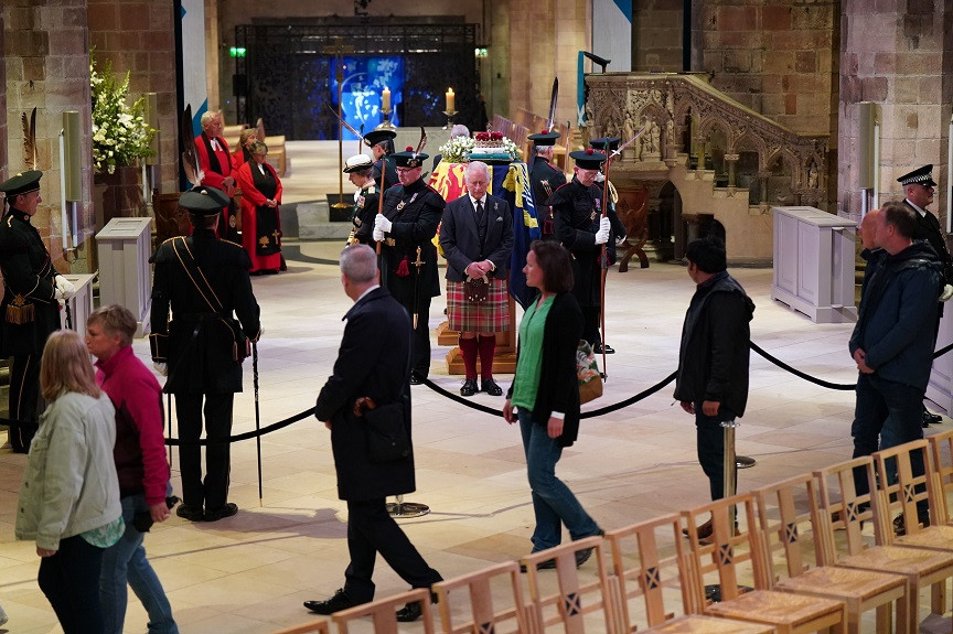 Britain: Dressed decently, no big bags, and photos are also prohibited – The rules for the popular pilgrimage