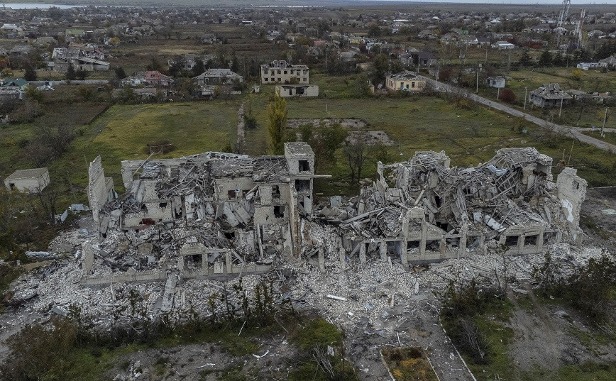 War in Ukraine: Over 400 civilian bodies found in Kherson