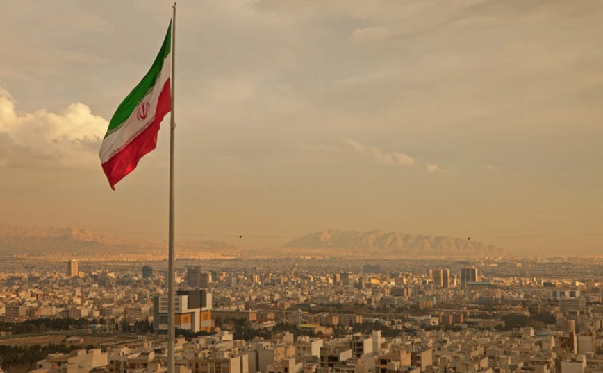 The plane carrying the American prisoners took off from Tehran