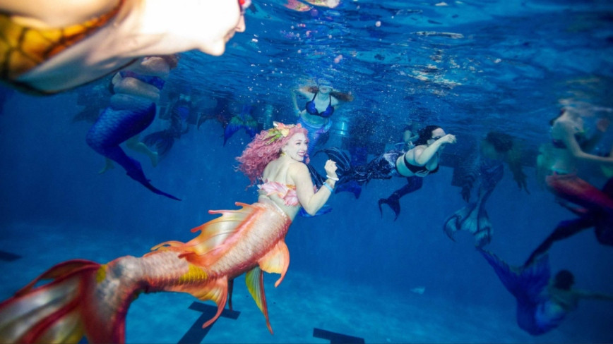 USA: Hundreds of ‘mermaids’ attend ‘sea magic’ convention in Virginia