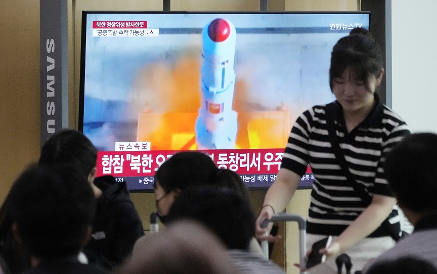 North Korea: Its attempt to put a spy satellite into orbit failed – it fell into the sea