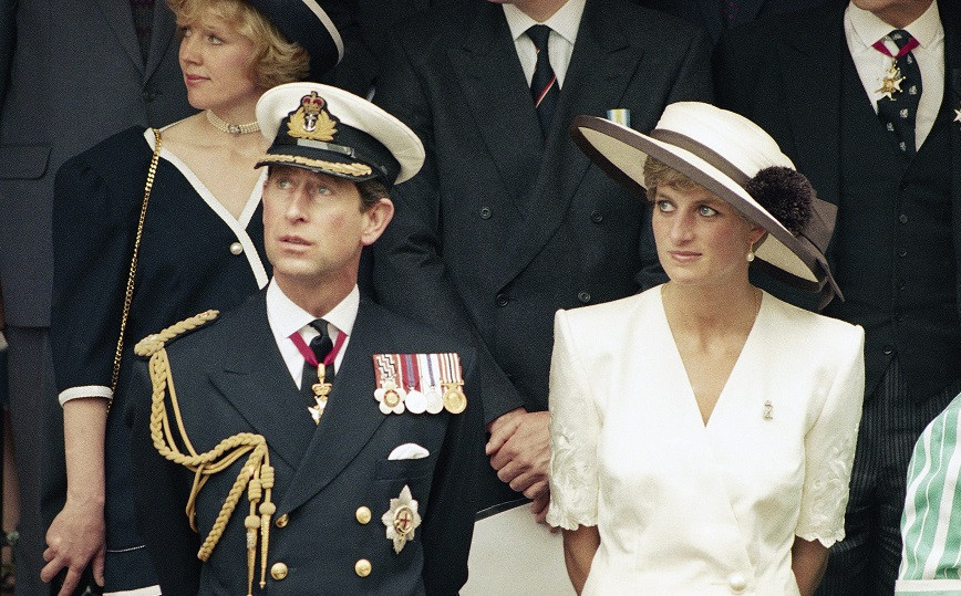 The shirt worn by Diana in her engagement portrait goes under the hammer – Estimated to fetch 0,000