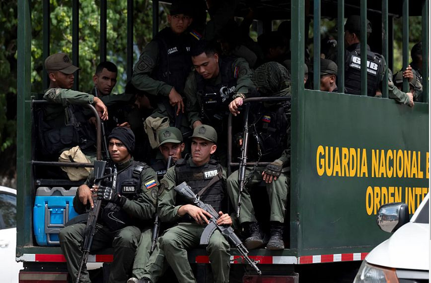 Venezuela: 11,000 soldiers raid ‘luxury’ prison with club, swimming pool and … zoo Venezuela: 11,000 soldiers raid ‘luxury’ prison with club, swimming pool and … zoo