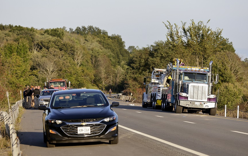 Two dead and many injured in a school bus accident in New York