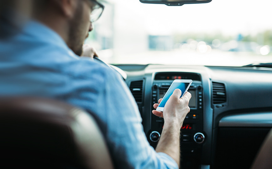 Italians increase penalties for anyone who drives with a mobile phone, exceeds the speed limit and is under the influence