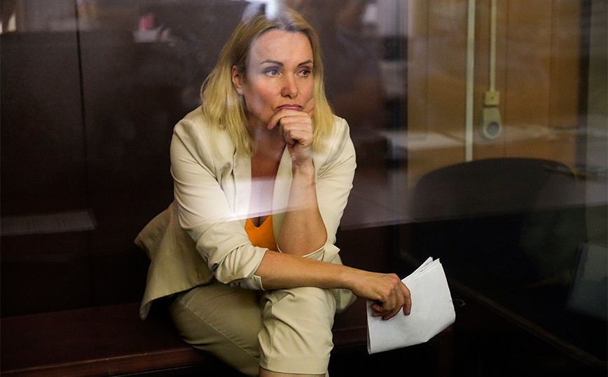 Journalist Marina Ofsianikova, who protested the attack in Ukraine, was sentenced in absentia to 8.5 years in prison