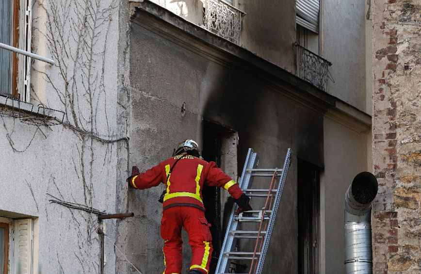 France Three dead from a fire in an apartment building north of Paris