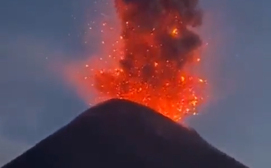 Impressive images of the “lava fountain” on Etna
