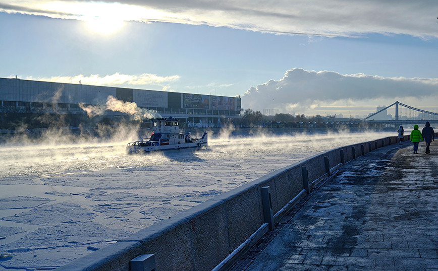 Russians are hunkering down in houses with broken heating and Putin doesn't seem to care