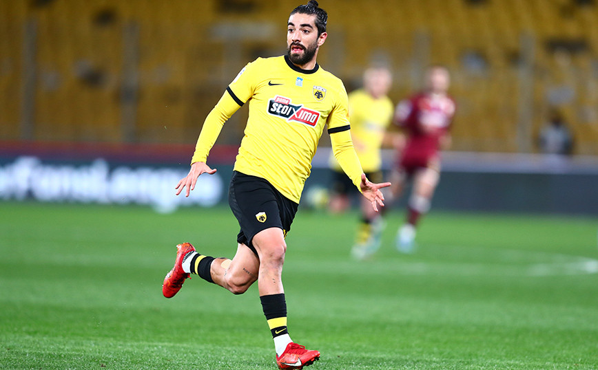 Mourning for AEK player, Pizarro: They killed his aunt and injured his mother