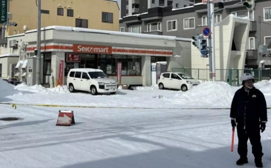 One dead and two injured in a knife attack at a grocery store in Japan
