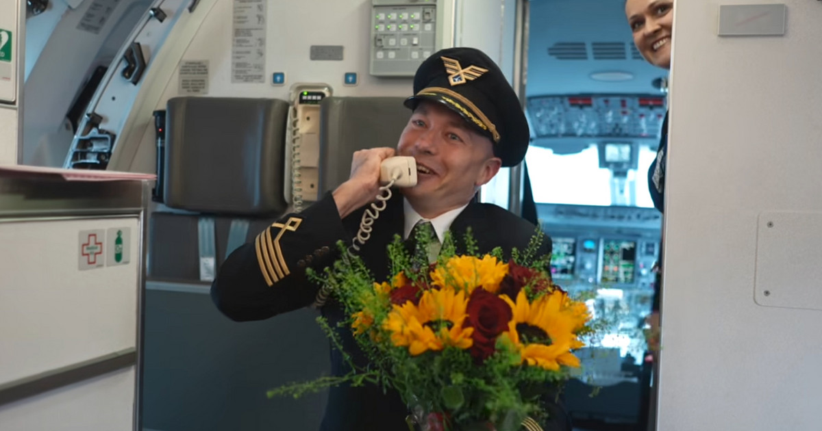 In-flight marriage proposal: Pilot asks flight attendant to marry him