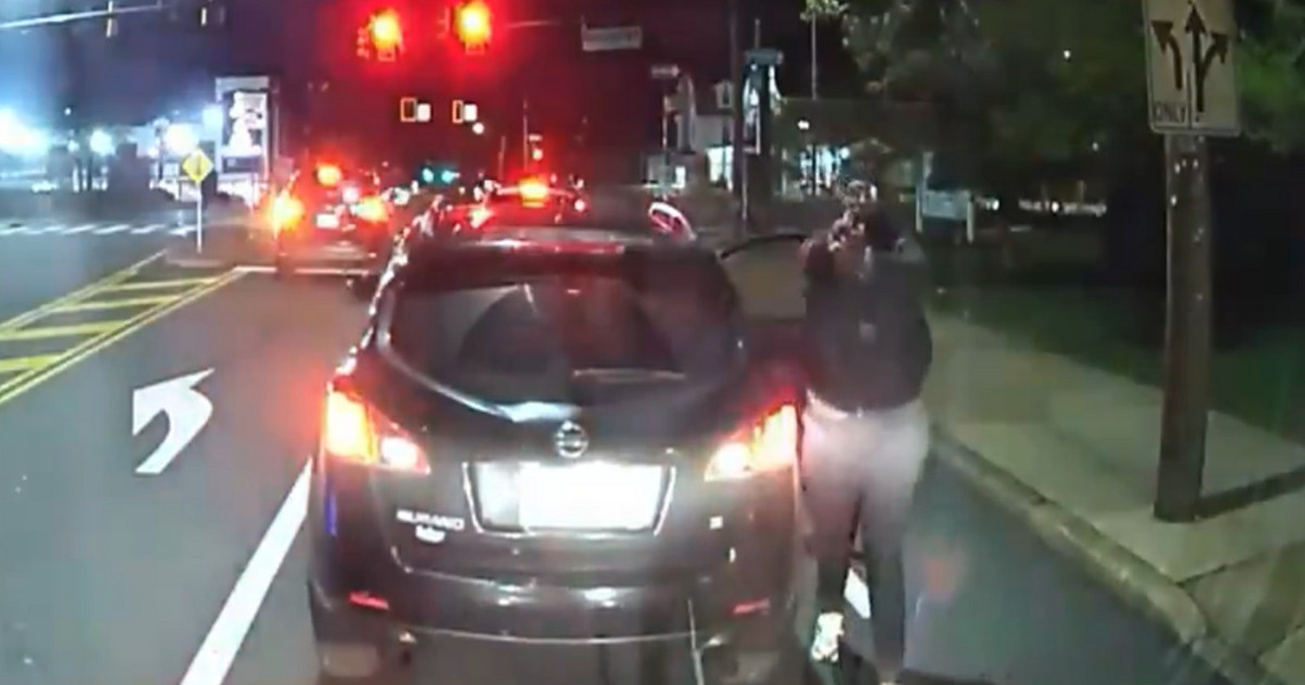 Scary video: He stopped at a traffic light and a hooded man got out of the car and shot him
