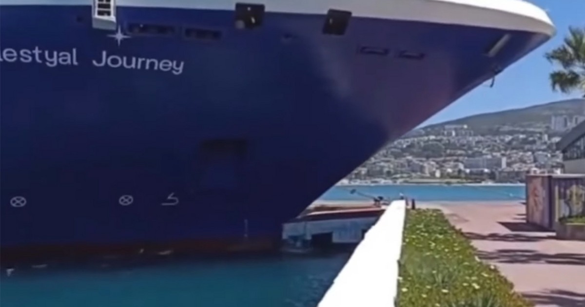 Frame by frame the moment a cruise ship crashes into a pier in Turkey