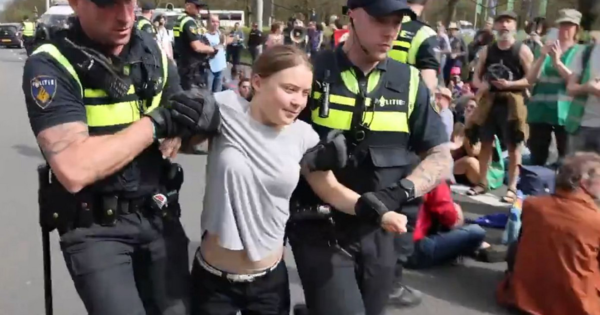 On the “stool” Greta Thunberg – Blocked the entrance to the Swedish parliament