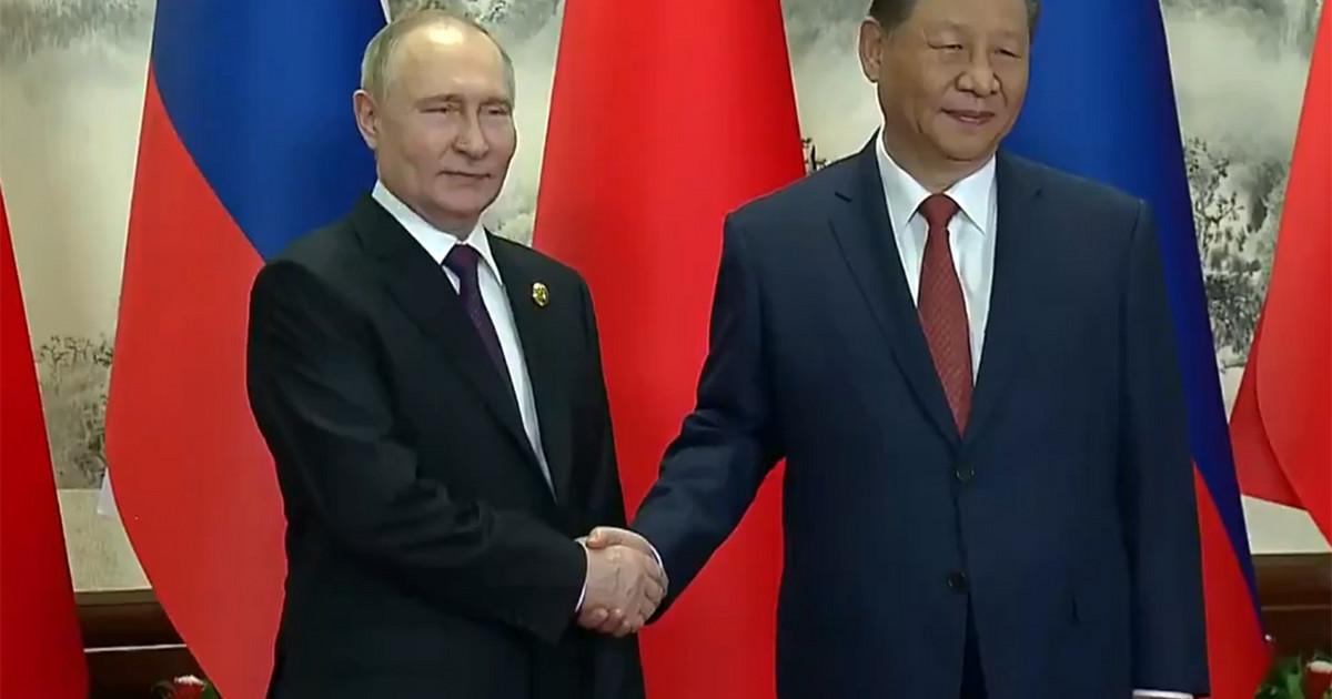 Xi Jinping and Vladimir Putin shake hands in Beijing - World Stock Market