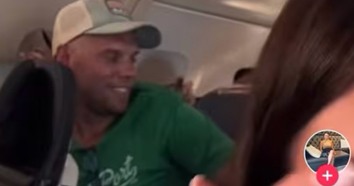 On a flight, he took a video of a married man cheating on his wife