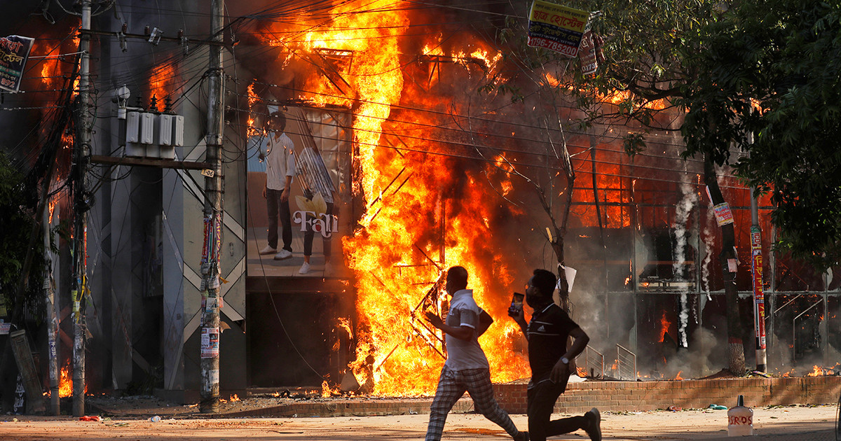 Chaos in Bangladesh Hindus complain of attacks after PM Hasina flees