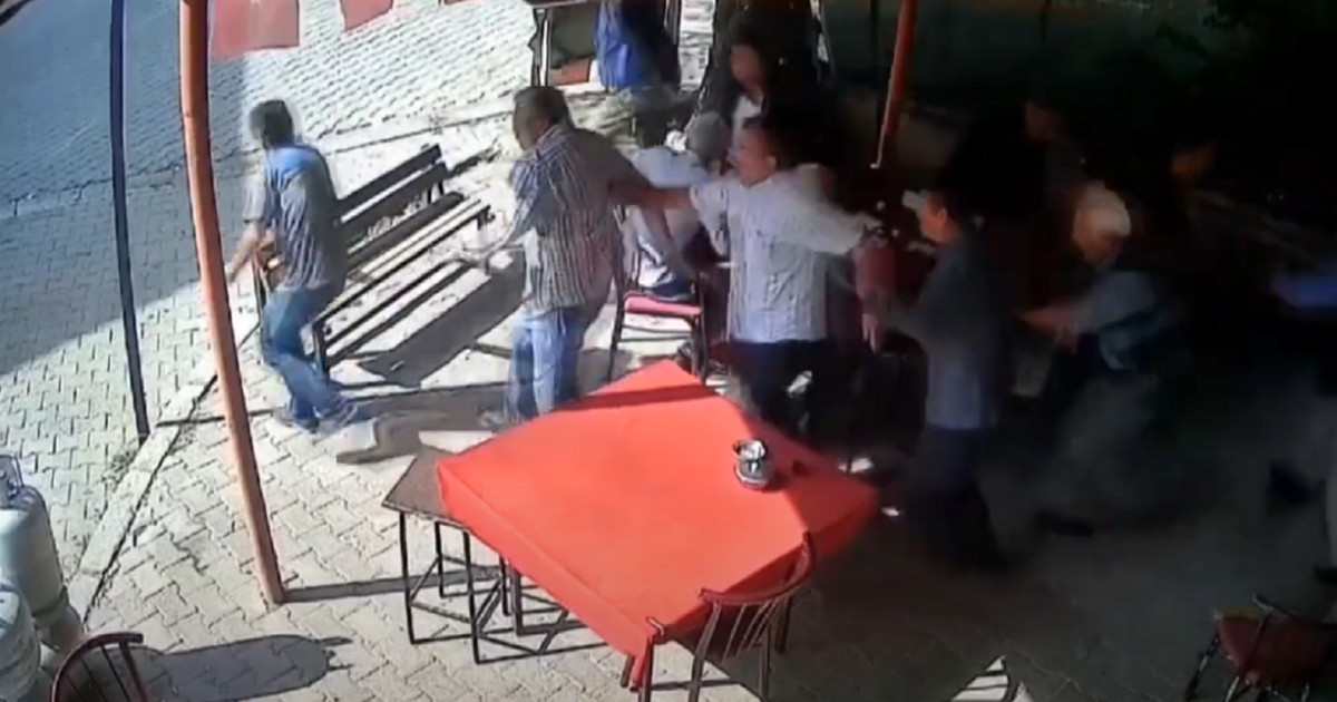 Video of the 5.9 magnitude earthquake in Turkey People ran to the