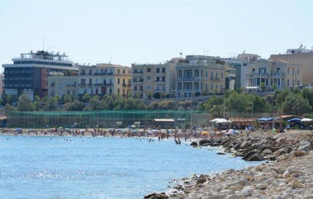 Εθελοντές θα καθαρίσουν την παραλία «Βοτσαλάκια» του Πειραιά - Newsbeast