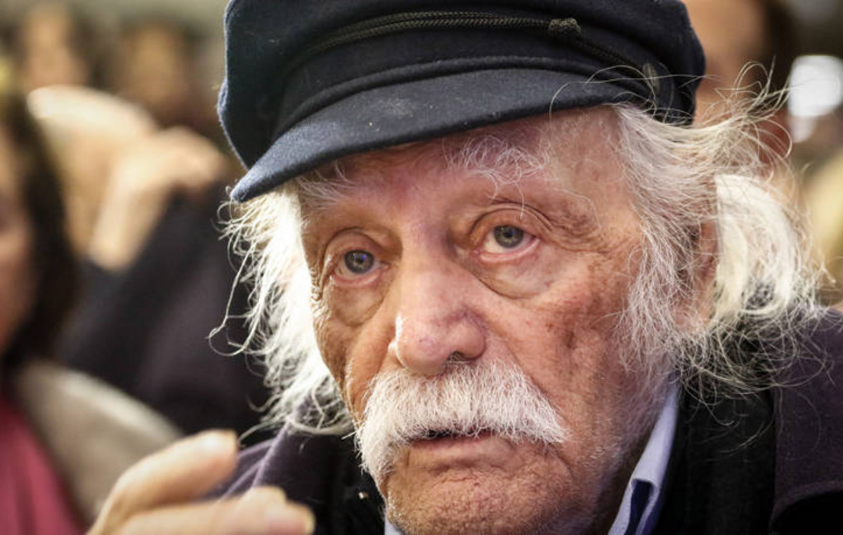 Έφυγε από τη ζωή ο σπουδαίος Μανώλης Γλέζος