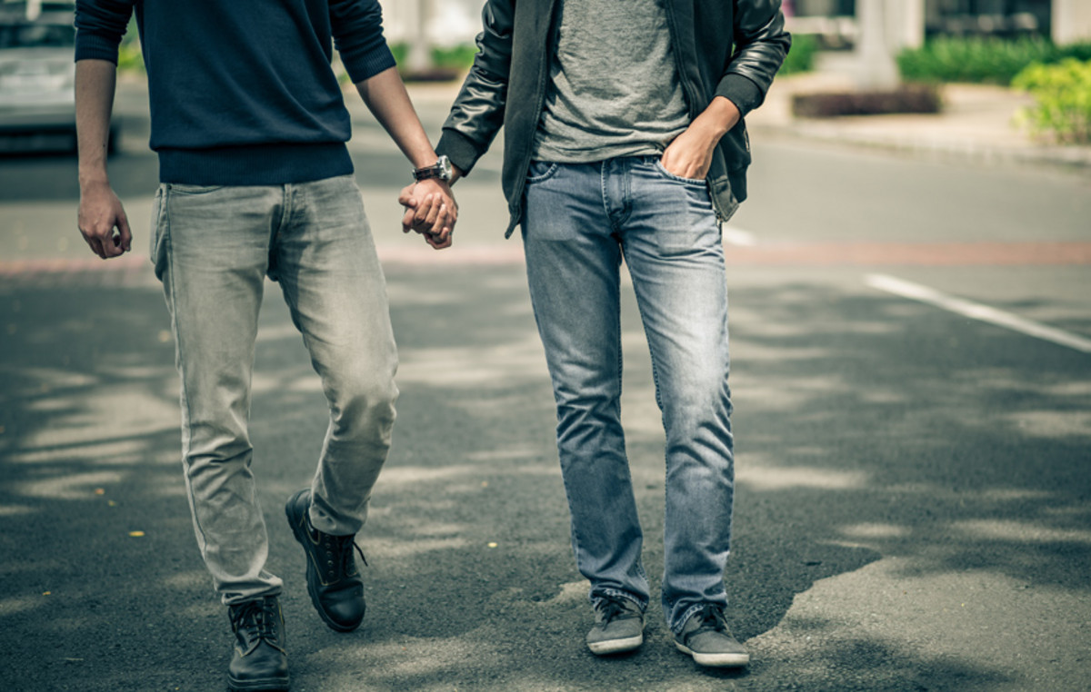 “I think my son is gay and does not want to be close to his homophobic father” – a mother’s confession