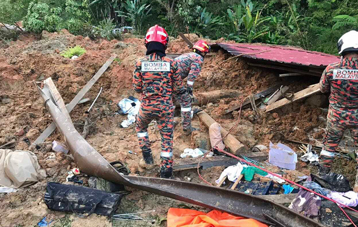 At least 15 dead in a bus car accident in Malaysia