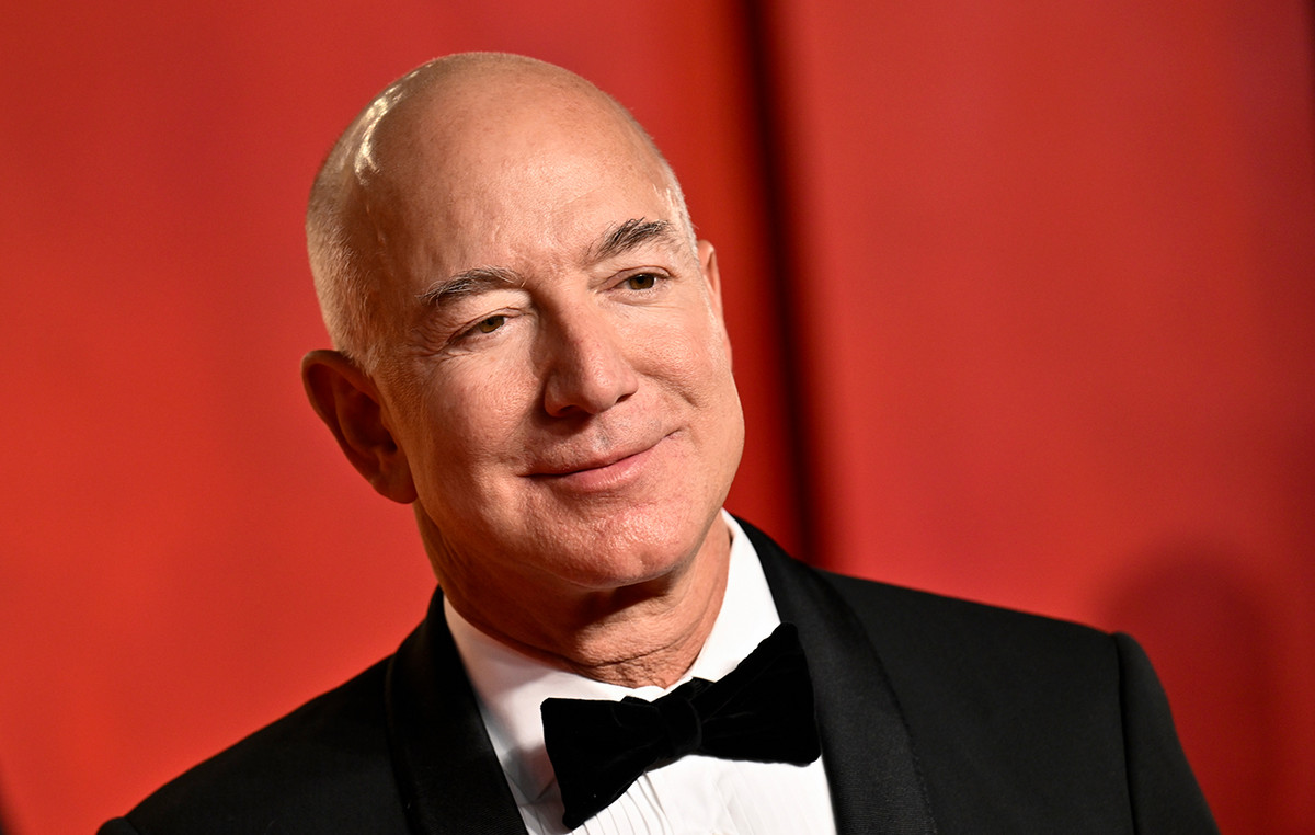 Jeff Bezos is considering acquisition of CNBC television network