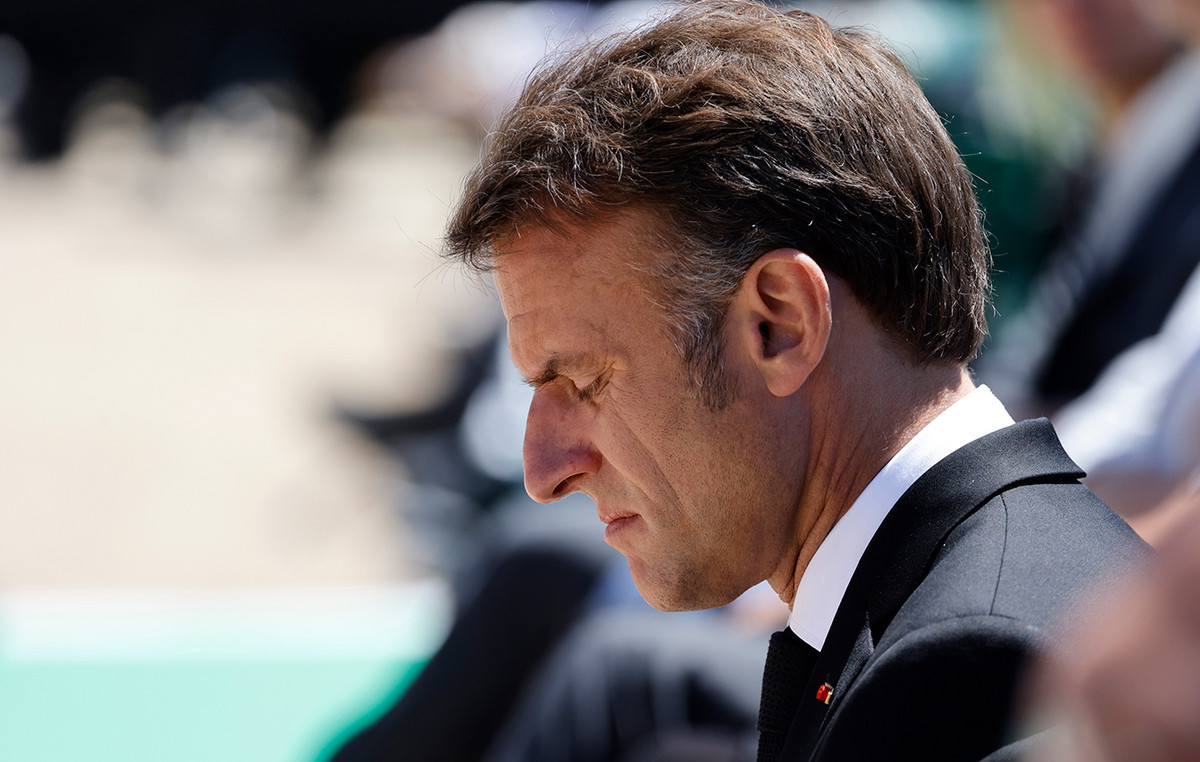 Politico: Even Macron’s resignation cannot save France