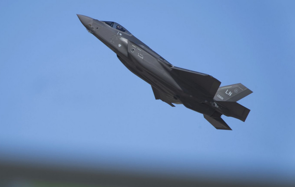 The Spanish government seems to put a brake on plans to buy fighter jets F-35