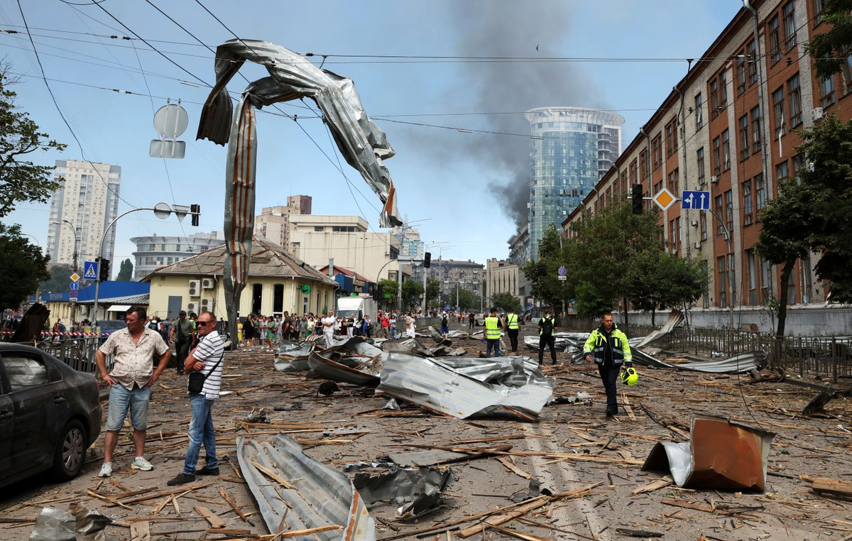 At least 4 dead by Russian attacks in Kyiv