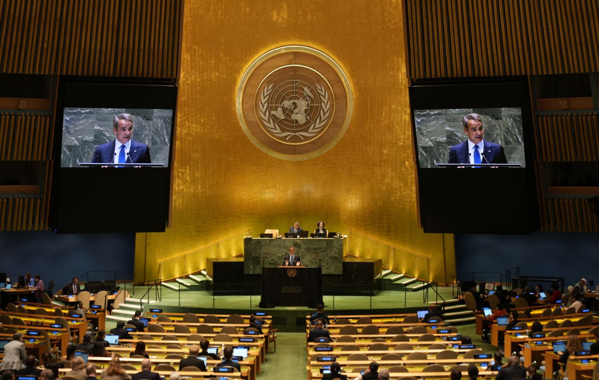 About 3,500 posts are cut in UNHCR