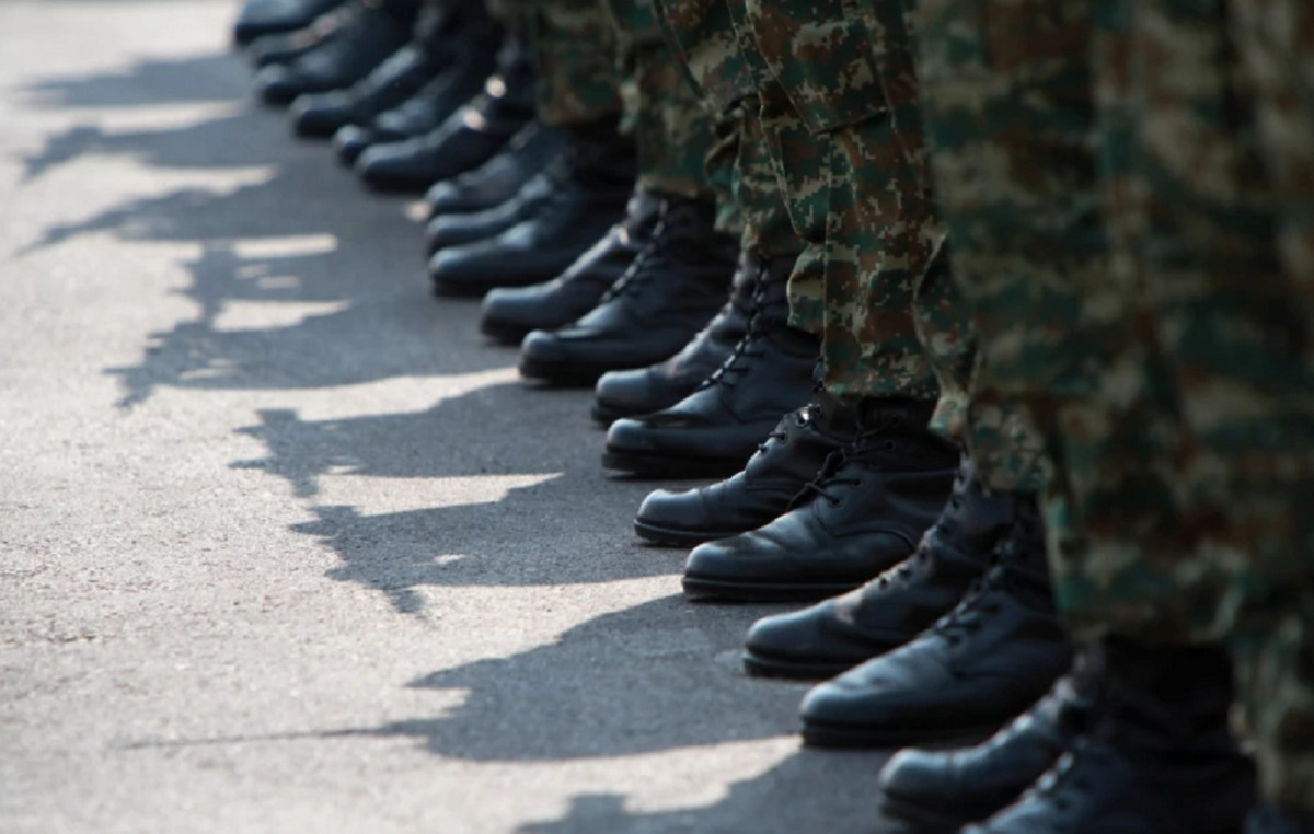 Ecuador: Changes the Constitution to accept foreign military bases in its territory