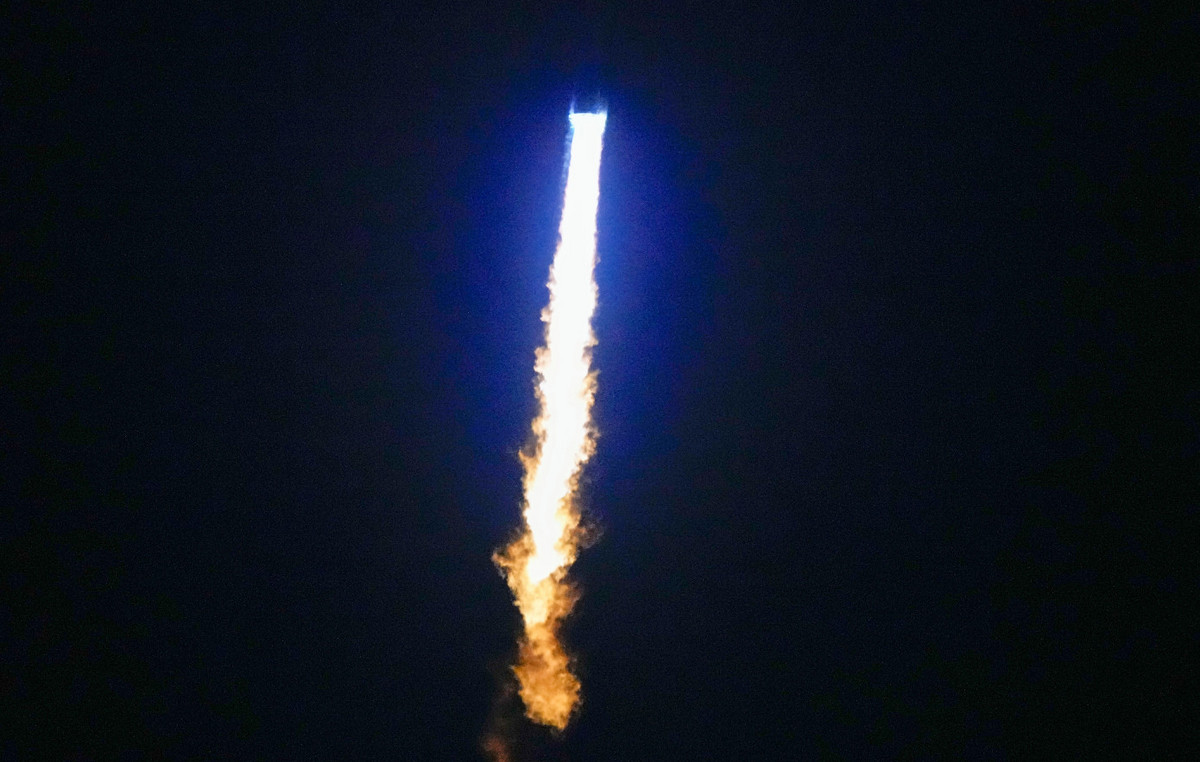 The Israeli army announced that it has intercepts a rocket launched by Yemen