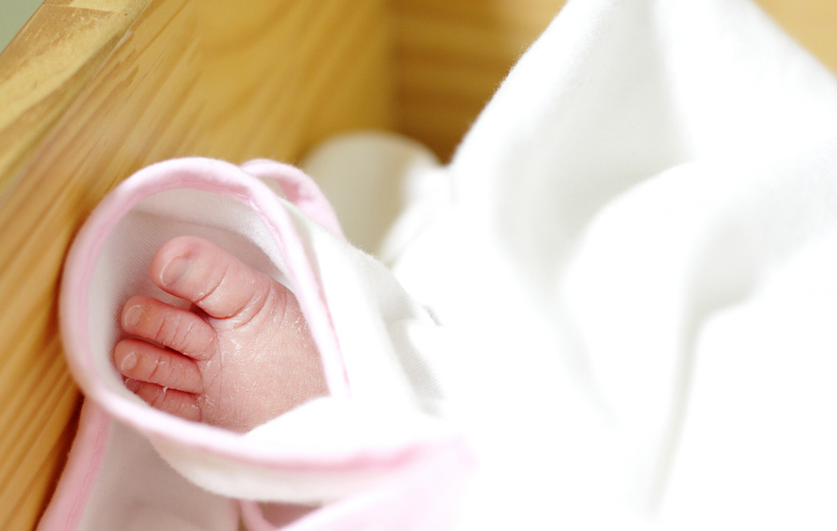 USA: mother accused of homicide – her infant died of suffocation on the couch while she was sleeping drunk
