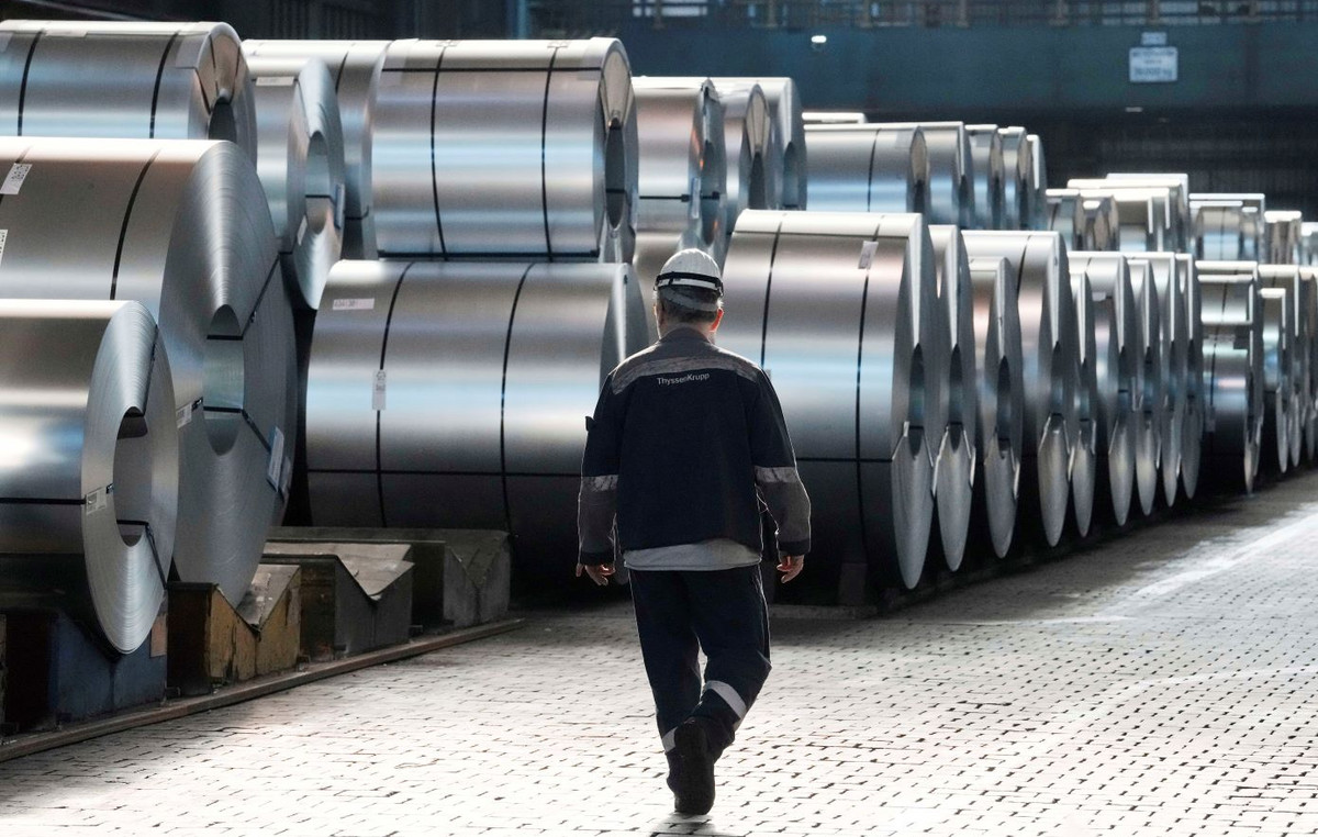 Panic in the world markets by Trump’s duties in steel and aluminum – division in the West, dip on the stock markets