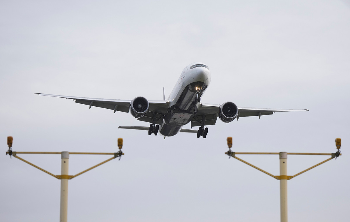 Re -operates Heathrow Airport - Flights started - World Stock Market