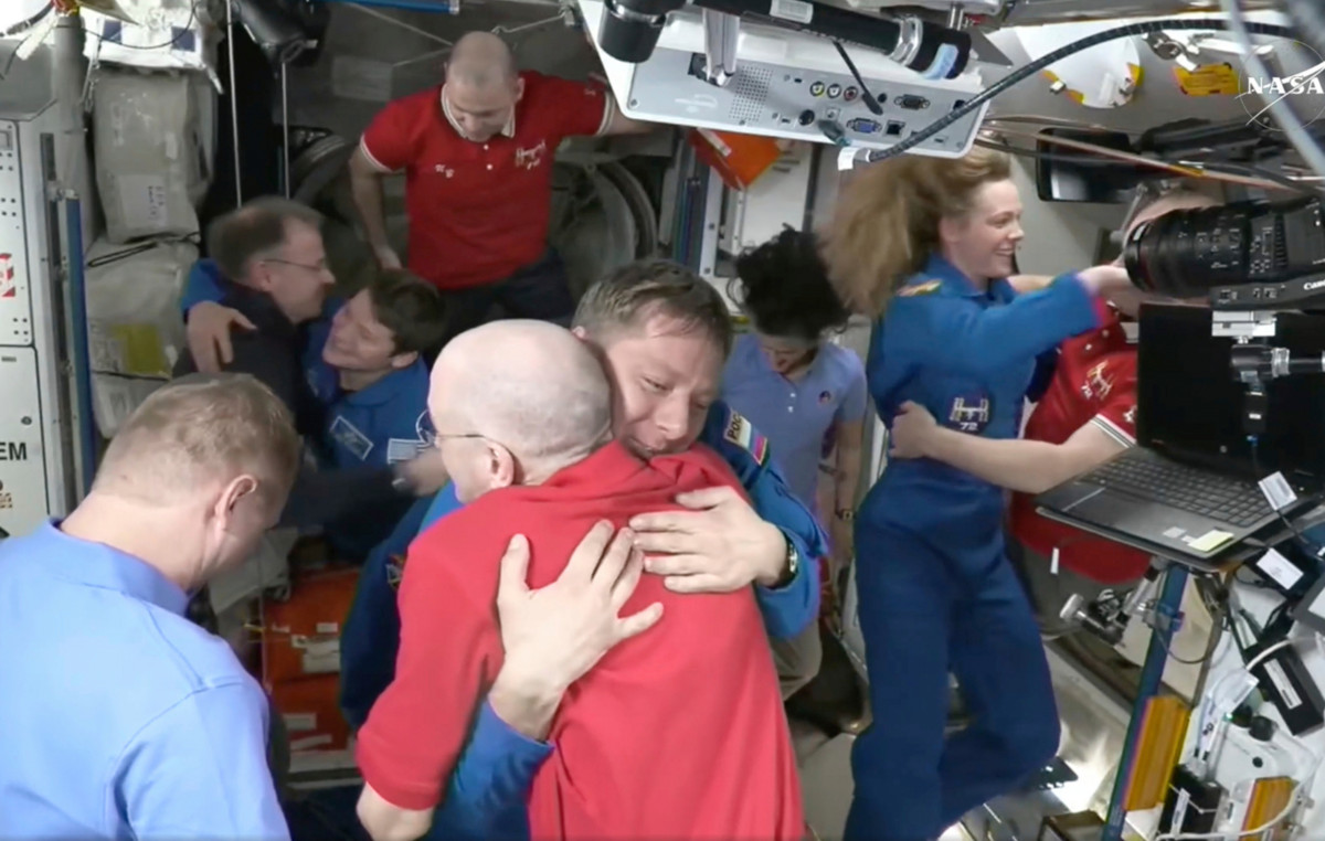 Astronauts went to the ISS for a week and were trapped 9 months – the moment they see their replacements