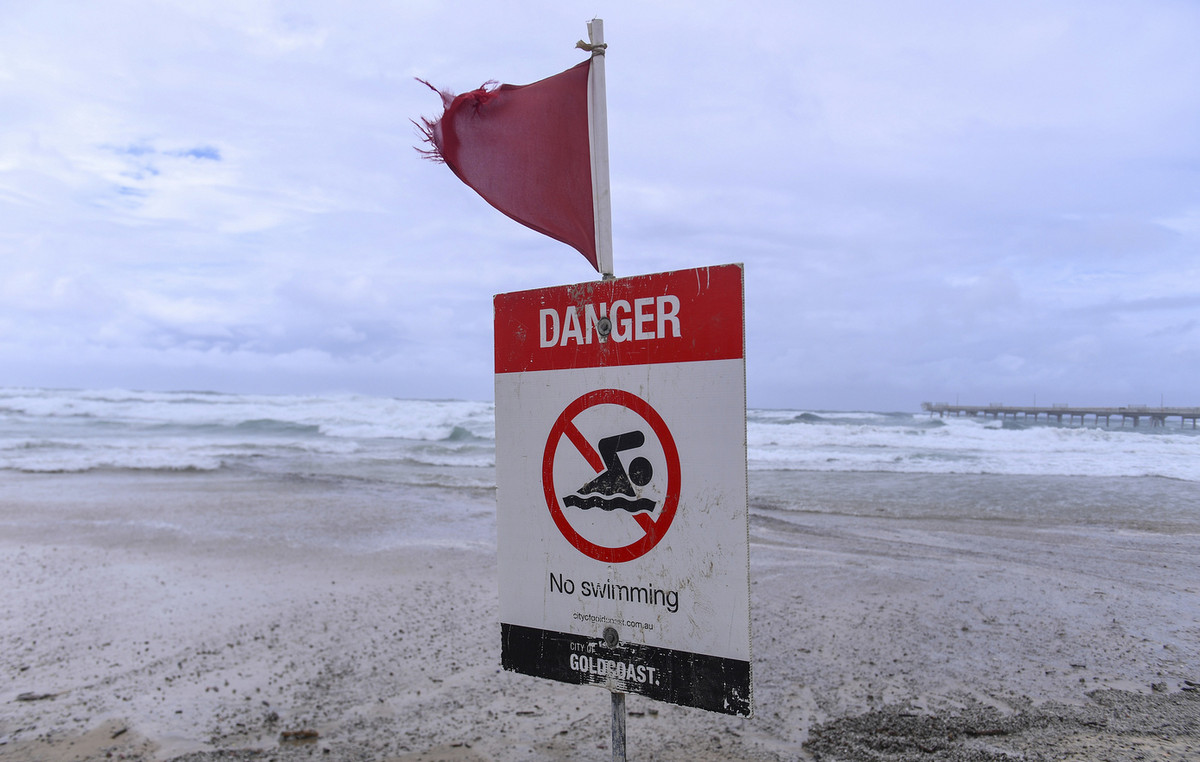 3.5 -meter -spear waves in Australia – six deaths of drowning – video