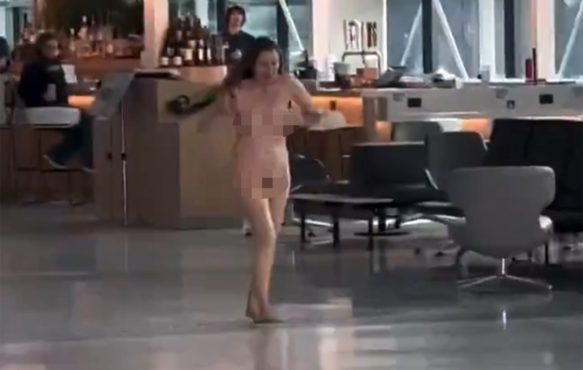 ‘I’m the goddess Aphrodite’: Woman make them nails naked at Texas airport