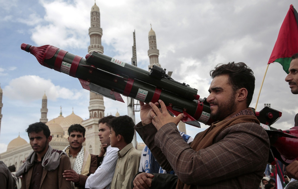 Fourth Houthi attack on US aircraft carrier within 72 hours