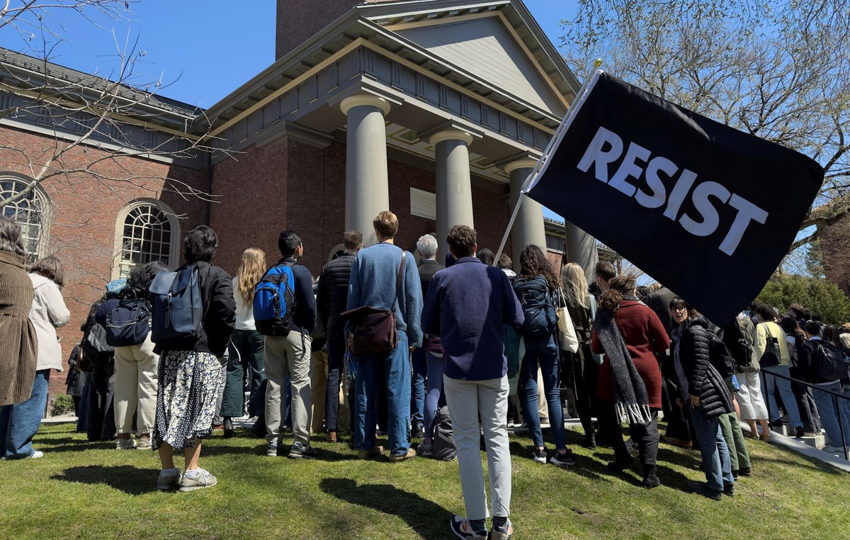 “Sorry wrong,” Trump officials now say about unprecedented email that requires changes to Harvard’s program