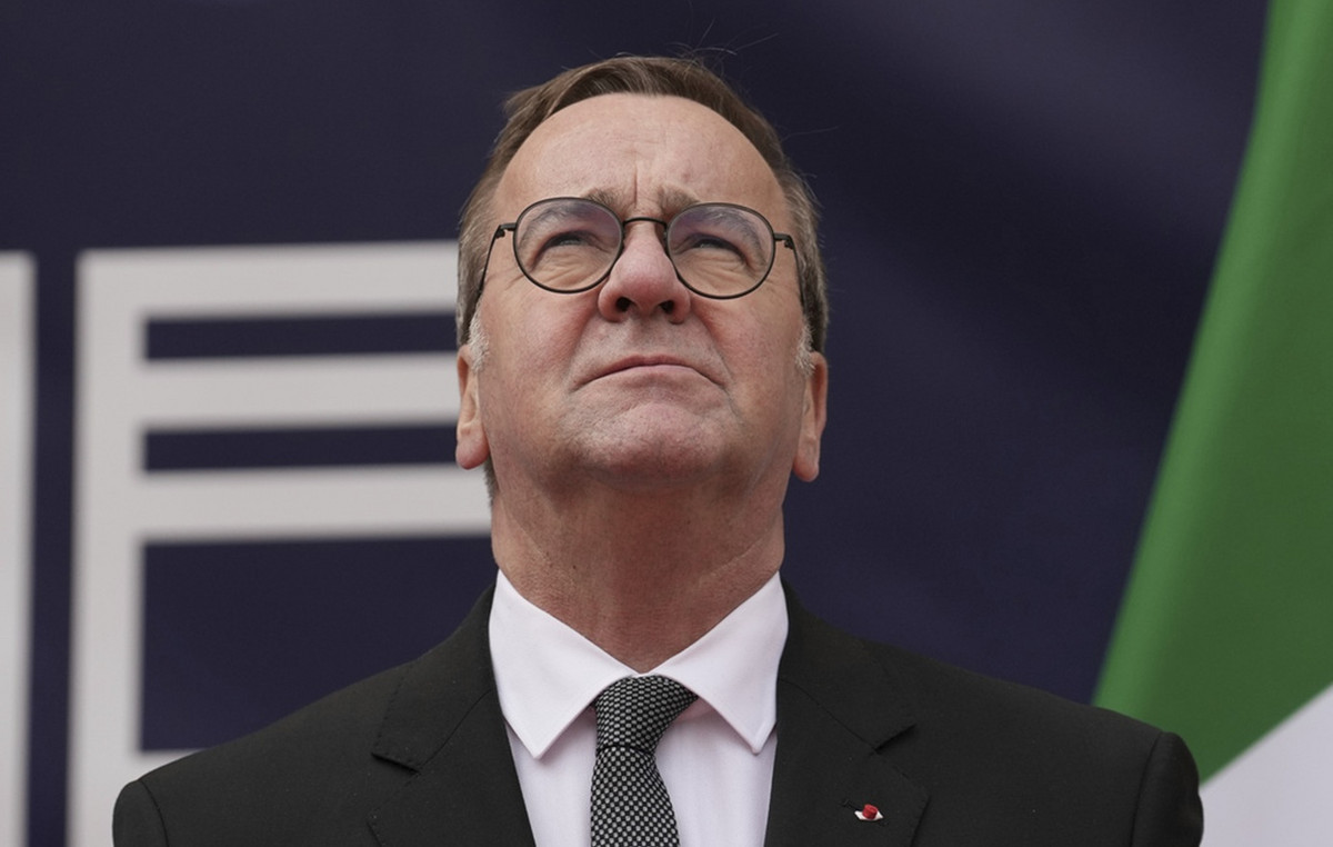 German Defense Minister calls on the US to continue support in Ukraine