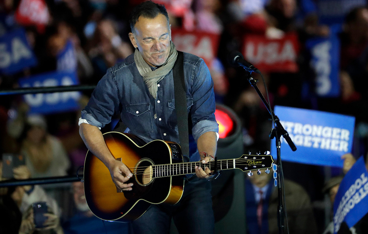 Bruce Springstin by Trump: America I love is in the hands of an incompetent, corrupt government