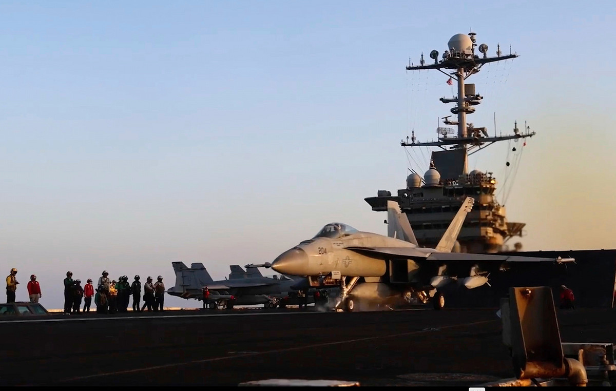 Over $ 60 million costs the fighter aircraft that fell from US aircraft carrier during maneuvering