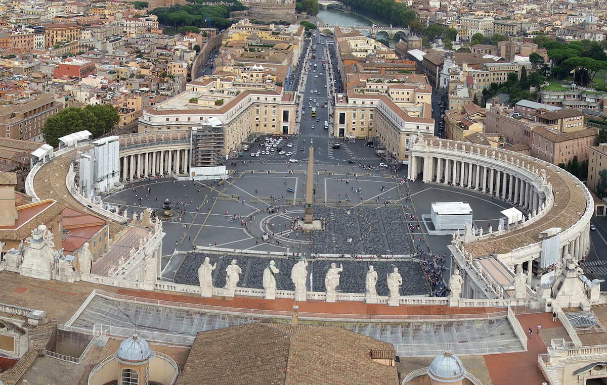 Why do the popes choose different names and what could be the name of the new Pontiff? – which are not allowed